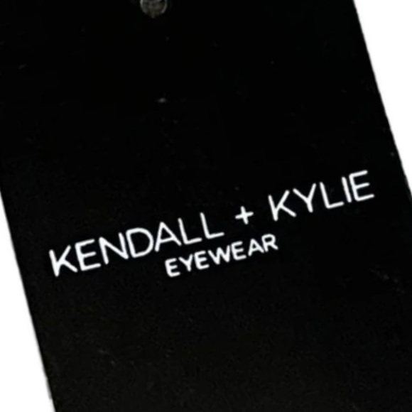 Embrace your inner supermodel with these sleek and edgy cat-eye Sunglasses🔥❣️ - Picture 2 of 8